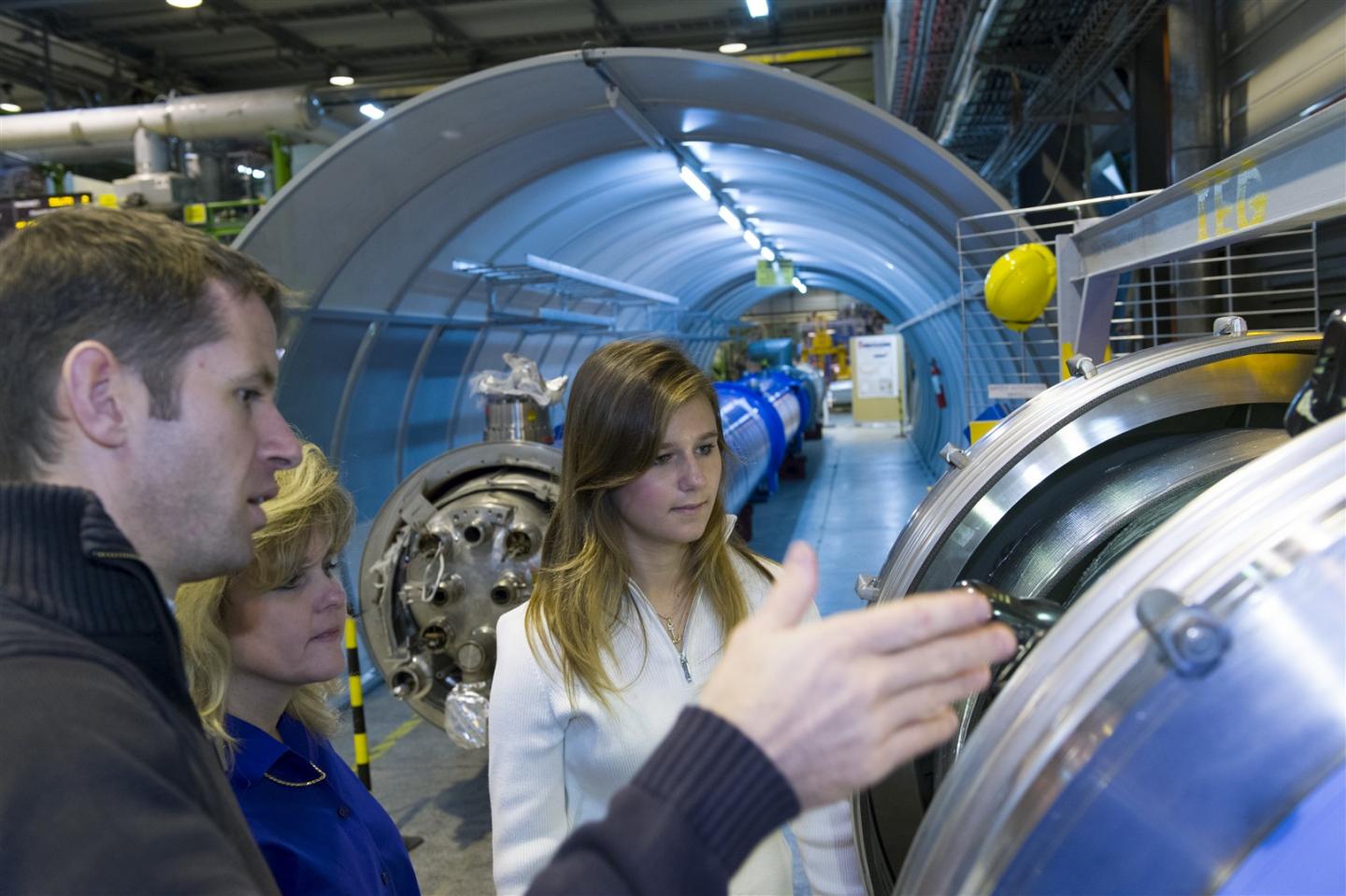 Google Science Fair winner visits CERN