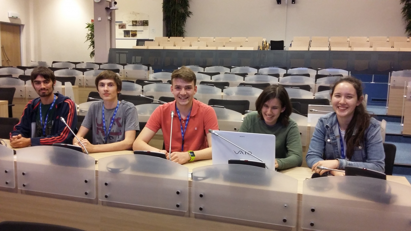 Netzwerk Teilchenwelt: German high-school students at CERN