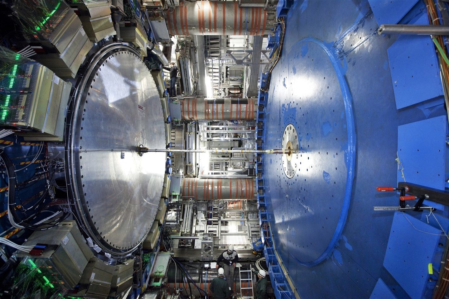 ATLAS: première mesure de la masse du W avec les données LHC