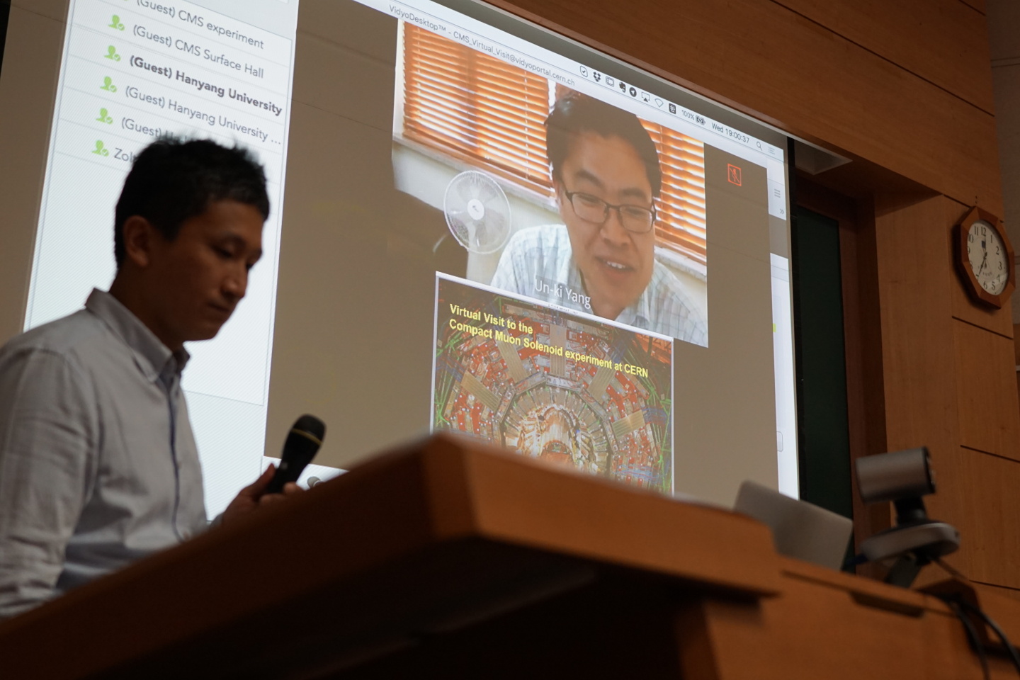 Prof. Un-Ki Yang, CMS senior scientist from South Korea, welcomed students to the CMS virtual visit 