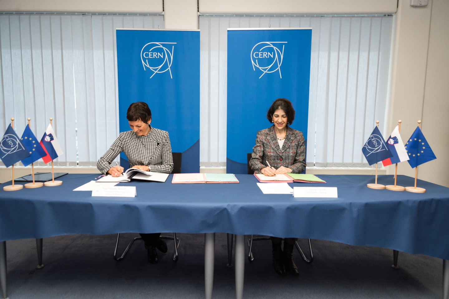 CERN and Slovenia have a long-standing relationship: in 2016, the Slovenian Minister of Education, Science and Sport, Dr Maja Makovec Brenčič, together with CERN Director-General Fabiola Gianotti signed the agreement admitting the Republic of Slovenia to Associate Membership in the pre-stage to Membership of CERN