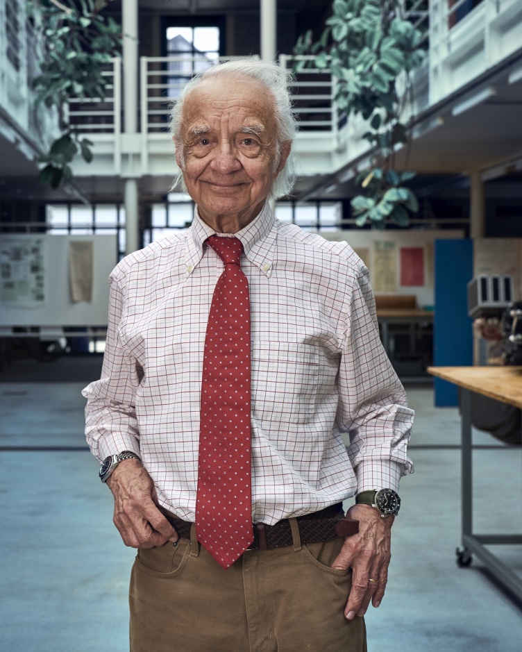 Antonino Zichichi in the hall of a building at CERN in 2018