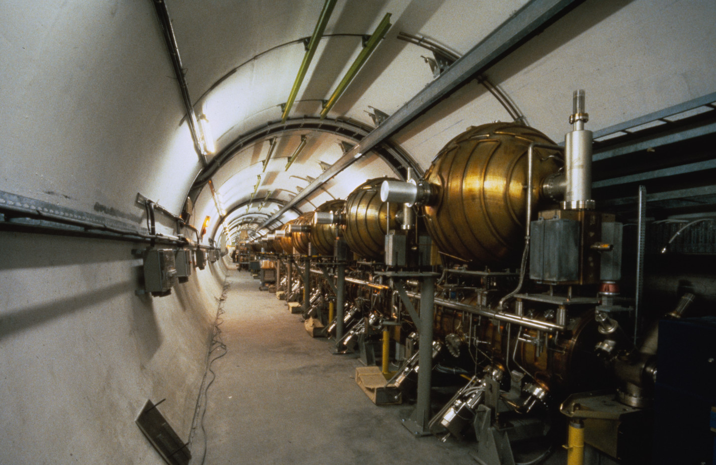 L'accélérateur LEP dans le tunnel souterrain