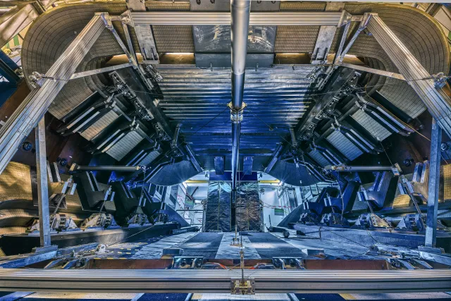 À la recherche d&rsquo;une nouvelle asymétrie entre matière et antimatière