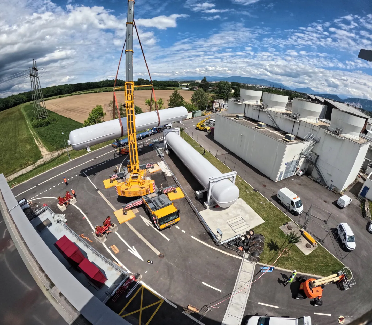 HiLumi News: new large helium tanks