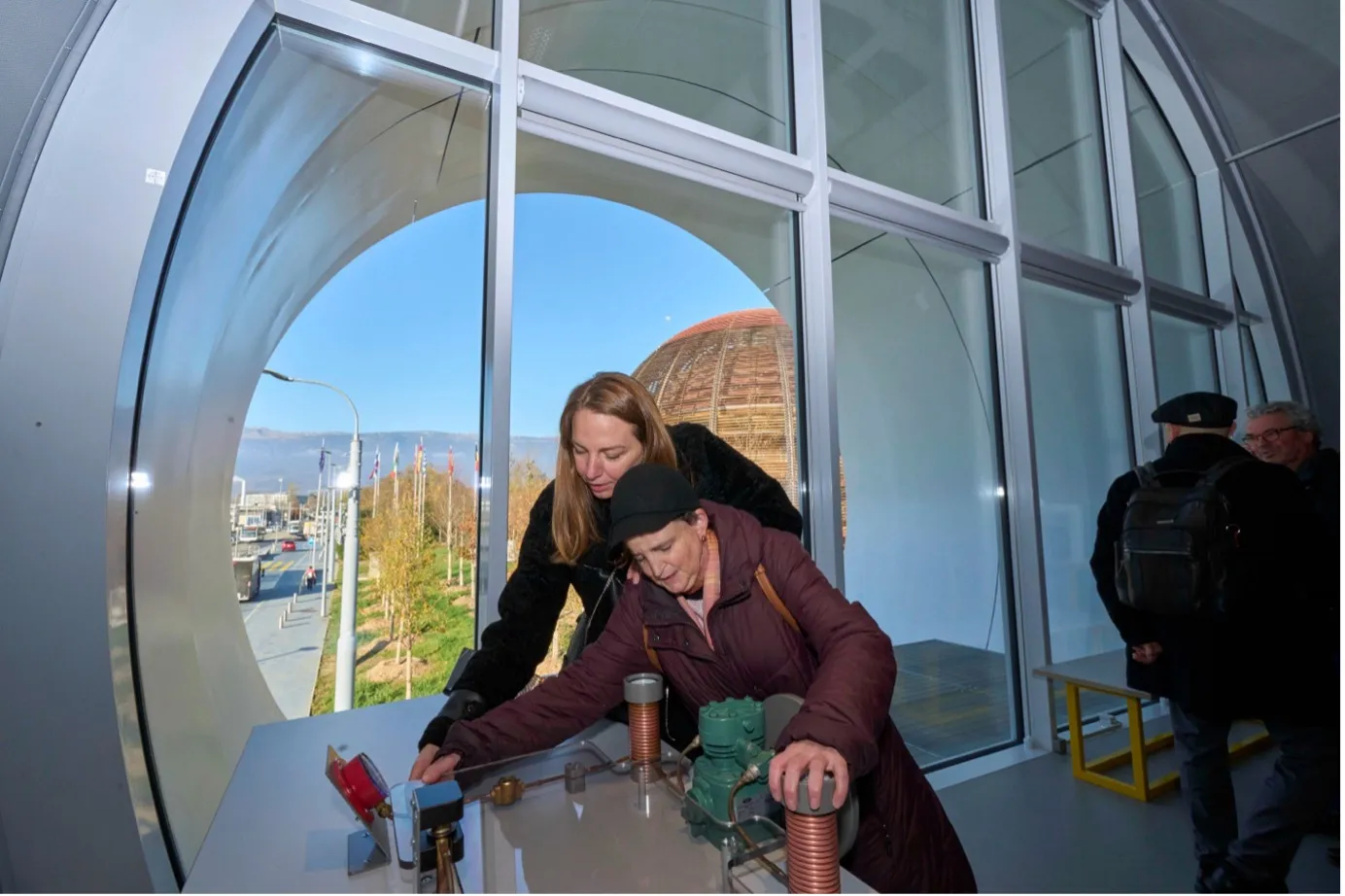 L’accessibilité au premier plan : comment les expositions du Portail de la science du CERN ont été conçues pour tenir compte des personnes atteintes de déficience visuelle
