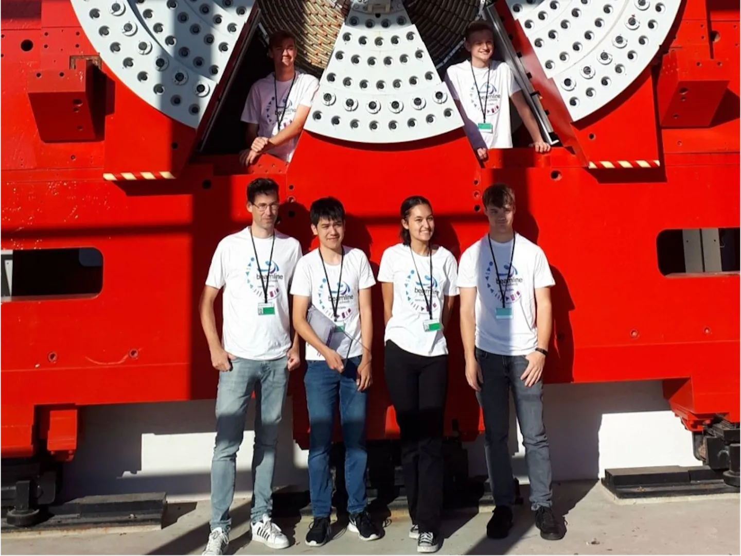 Les lauréats du concours « Ligne de faisceau pour les écoles » mènent des expériences au CERN et à DESY
