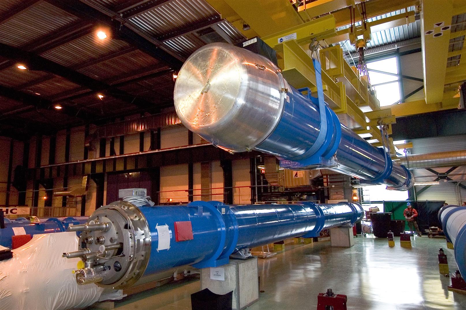 Aimants du LHC : la grande descente