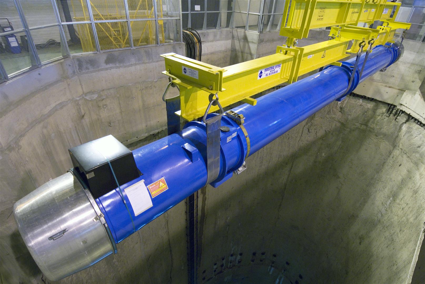 Closing the gap: descent of the last LHC magnet
