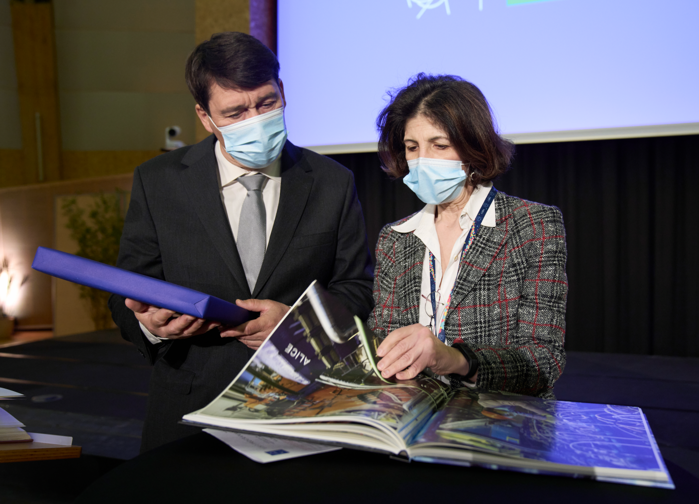 Thirty years of Hungarian membership of CERN: the President of the Republic visits the Organization