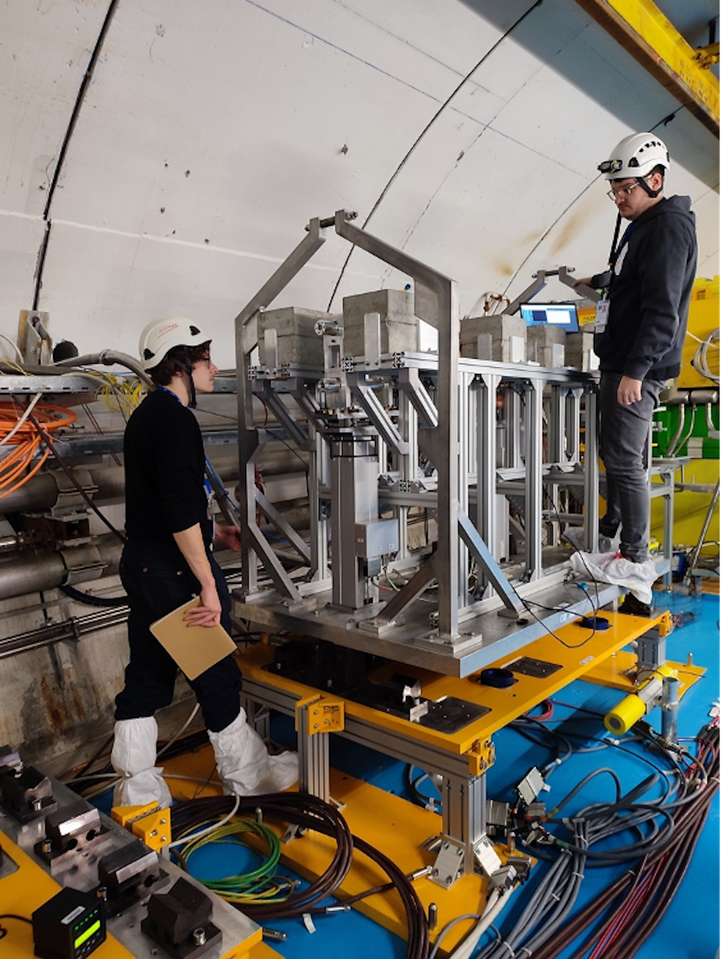 home.cern,Experiments and Tracks