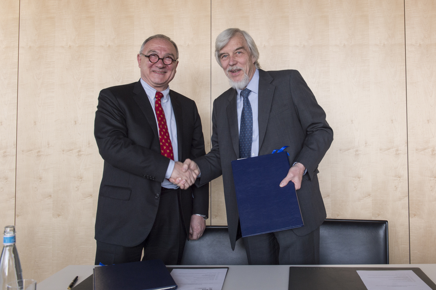 CERN and ESA sign cooperation agreement