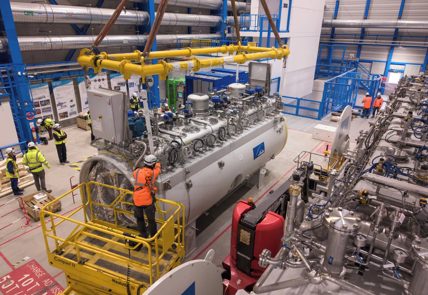 HiLumi LHC: cryogenics equipment arrives underground
