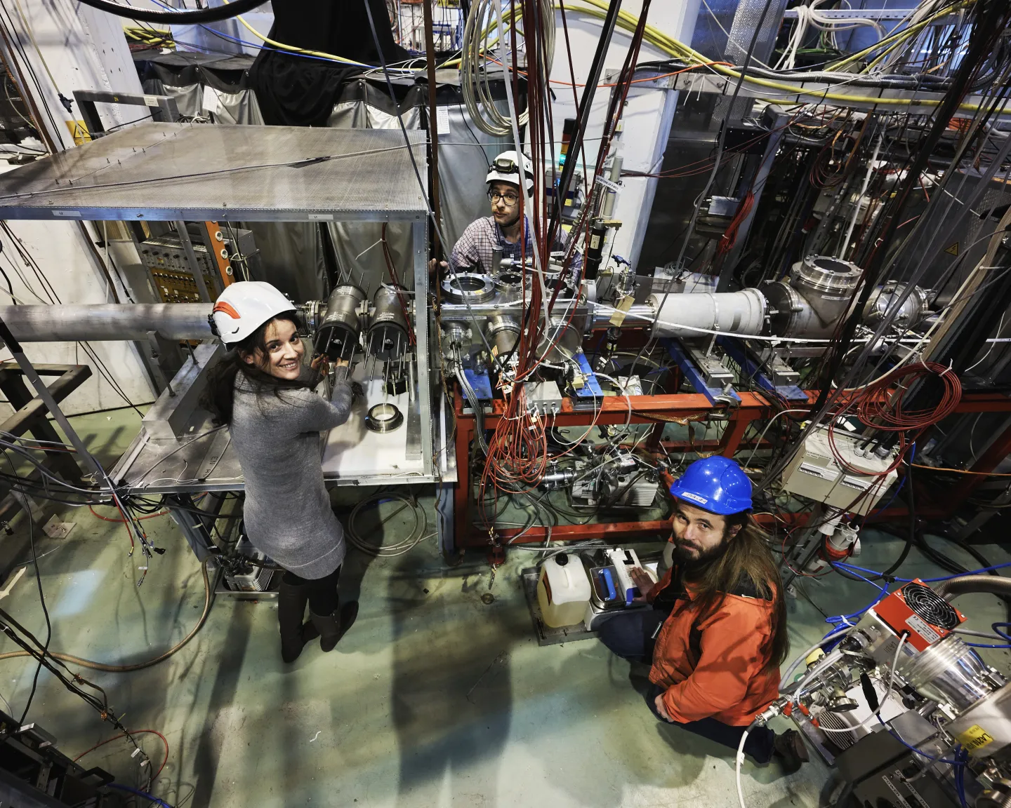 Exotic atomic nucleus sheds light on the world of quarks