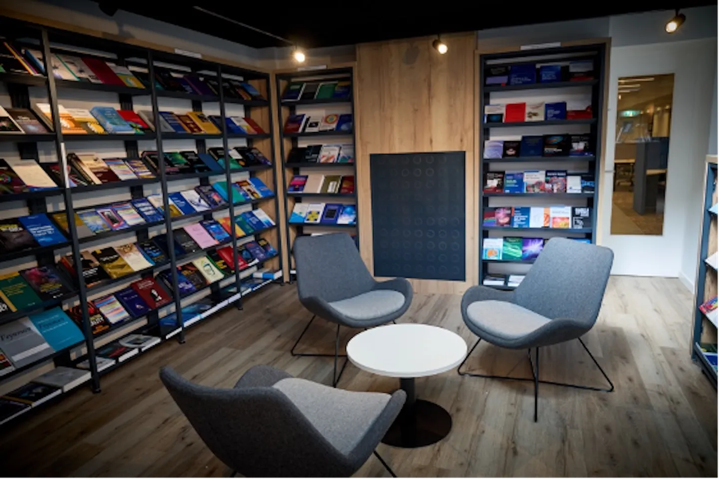 La bibliothèque du CERN, un an après sa réouverture
