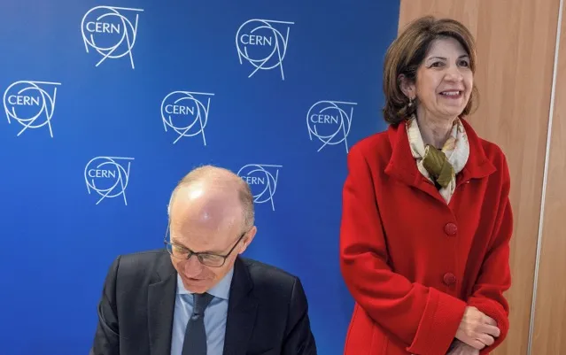 The Prime Minister of Luxembourg visits CERN