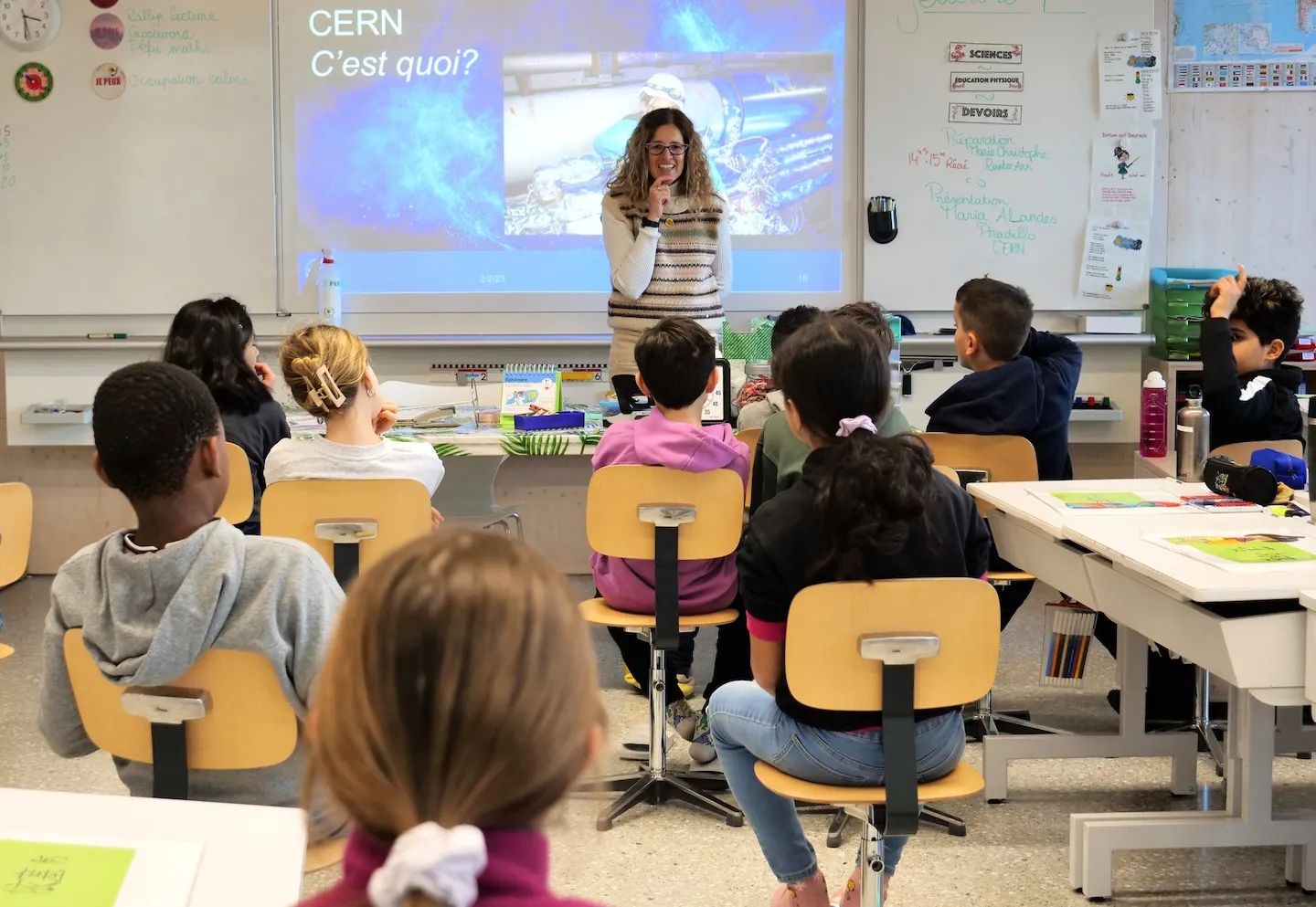 « Femmes et filles de science et technologie » 2025 : à la rencontre de quelque 4 700 élèves