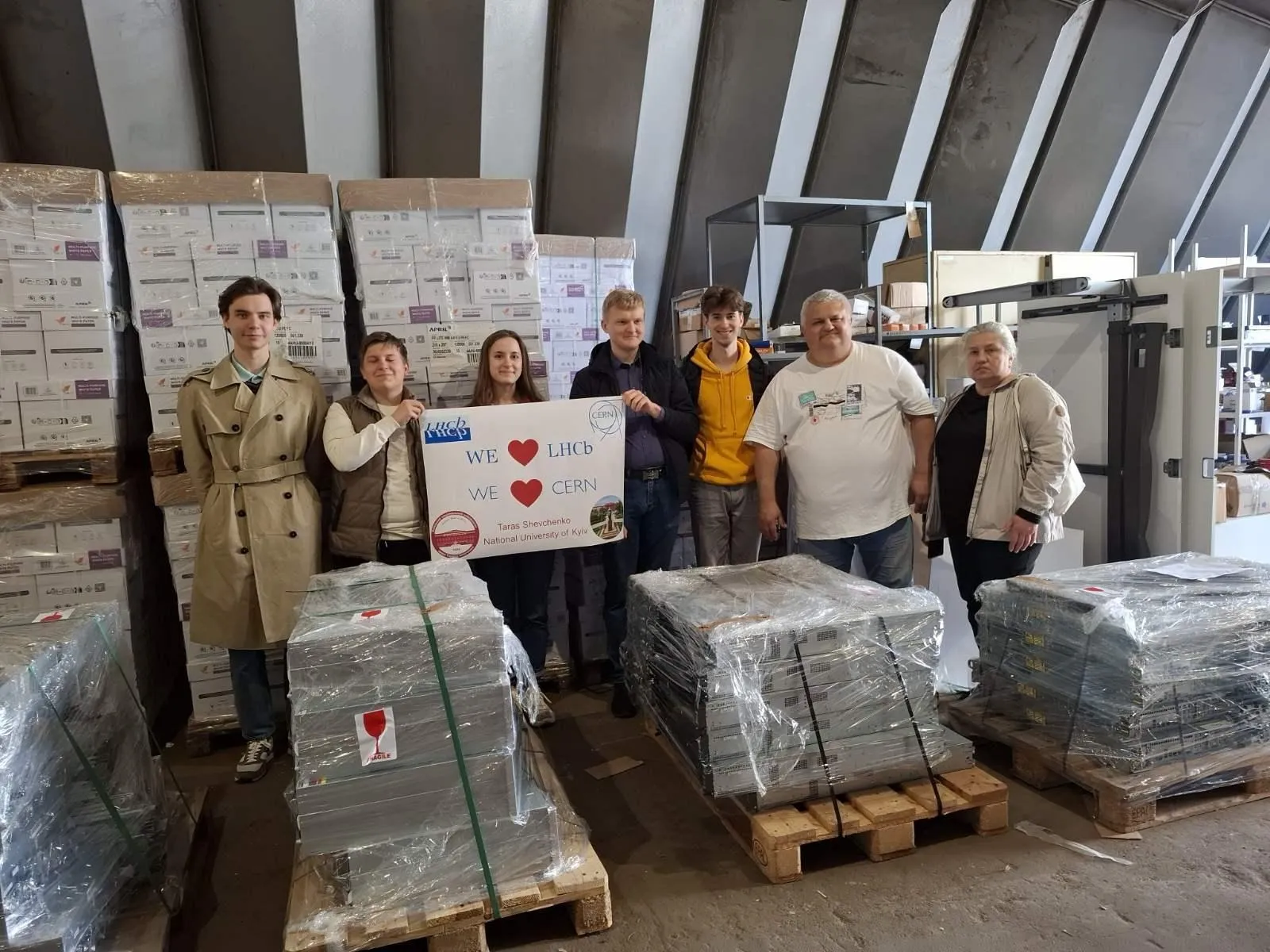 The LHCb collaboration donates computing equipment to Ukraine