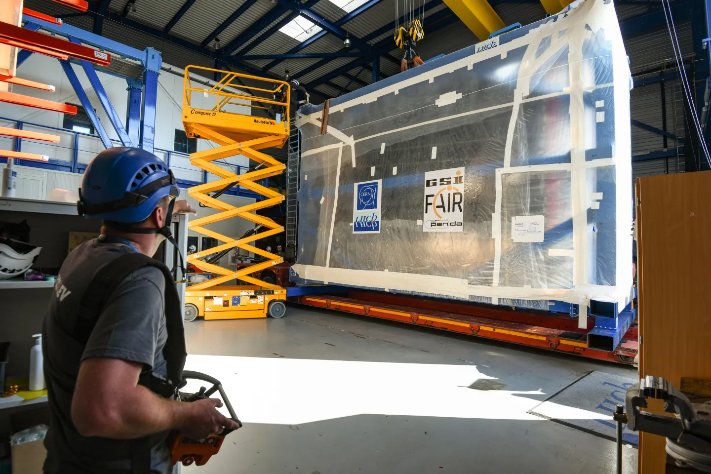 LHCb fait un cadeau à PANDA